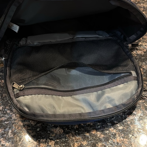 The North Face Router Transit backpack - Picture 12 of 16